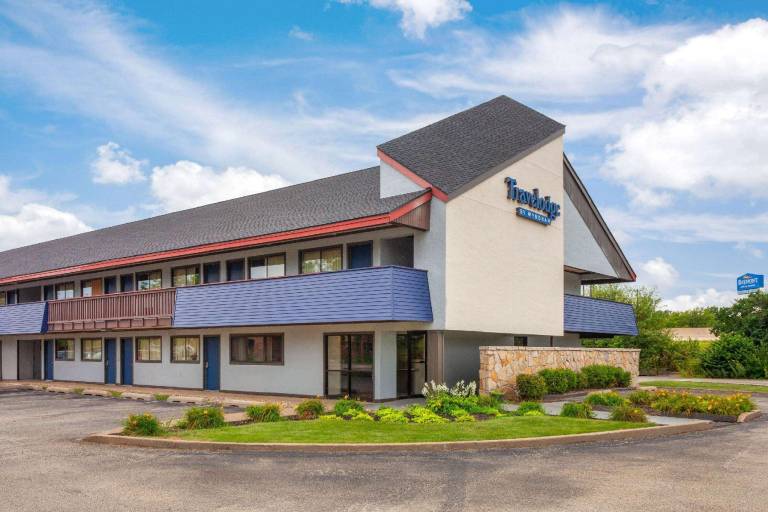 Travelodge by Wyndham Peoria — photo 4