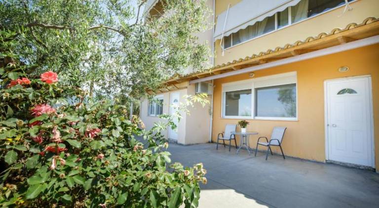 Rental apartment with terrace — photo 4