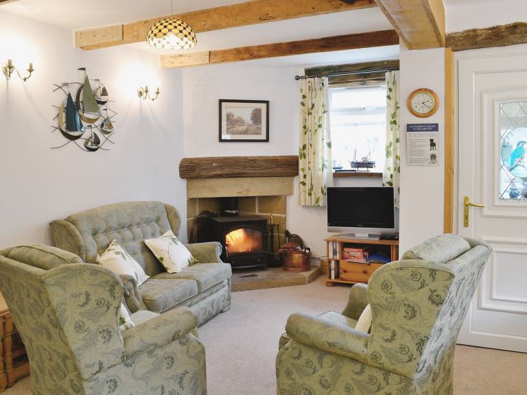 Family-oriented beautiful cottage with terrace & yard | Pets allowed — photo 2