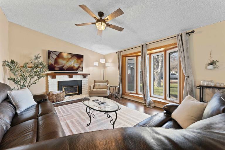 Family-oriented pleasant house with fast internet & yard | Pets are welcome — photo 5