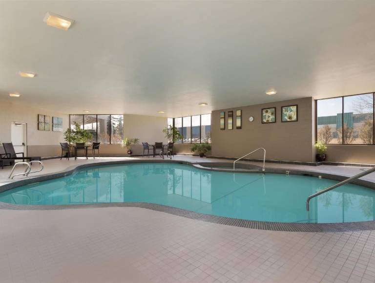 Best Western Premier Calgary Plaza Hotel & Conference Centre — photo 5