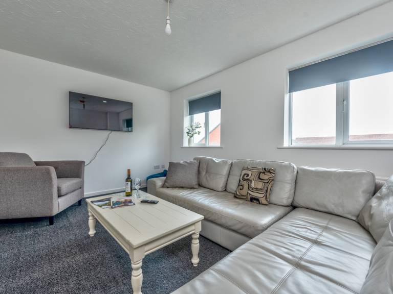Spacious City House in Telford Pass the Keys