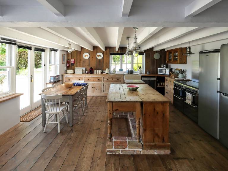 Children-friendly pleasant cottage with jacuzzi, barbecue & yard | Beach view | Pets are welcome — photo 4