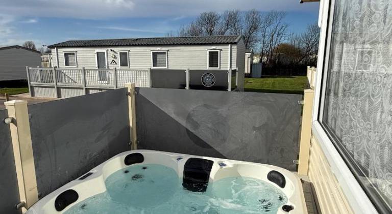 Rental apartment with jacuzzi — photo 2
