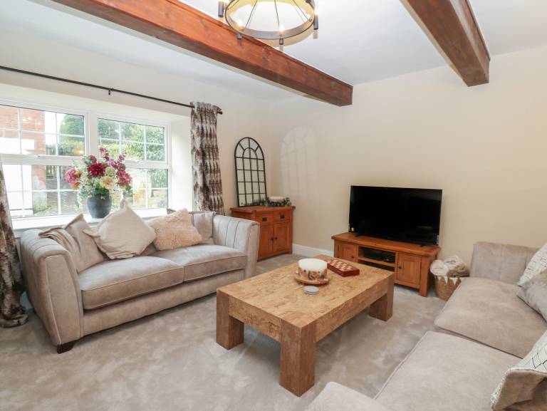 Family-friendly beautiful cottage with hot tub & garden | Pets allowed — photo 5
