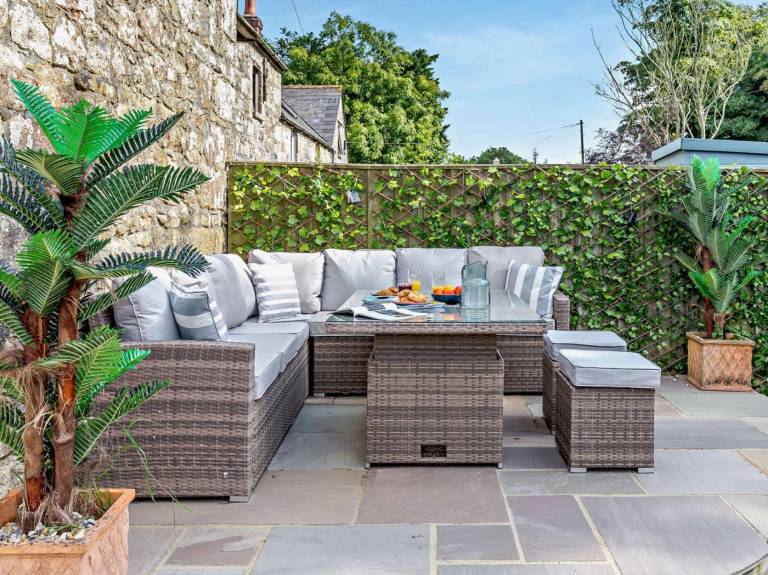 Cottage with hot tub, yard & barbeque — photo 4