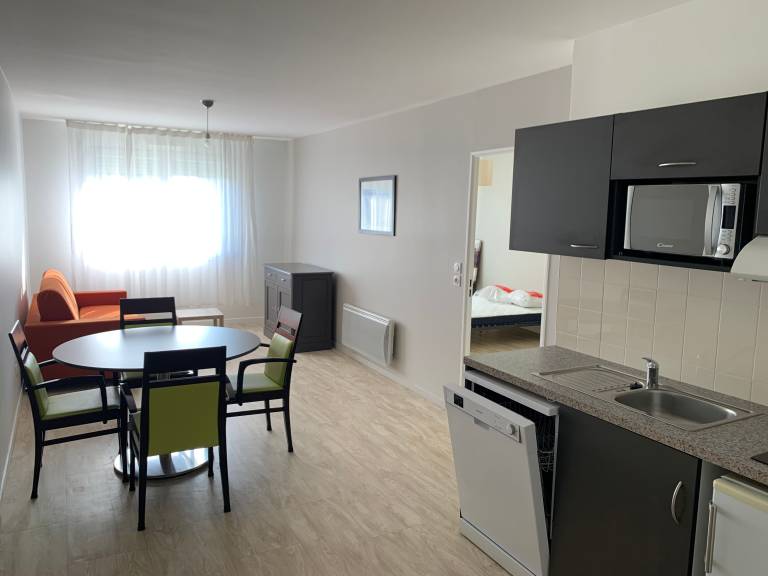 Condo with yard & sauna in Rouen
