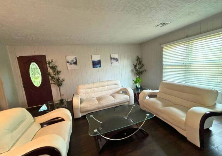Retro 1BR Near Downtown Quiet & Comfy Stay — photo 2