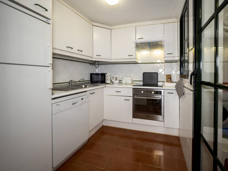 Fully equipped holiday apartment with garden, patio & pool | Pet-friendly — photo 4