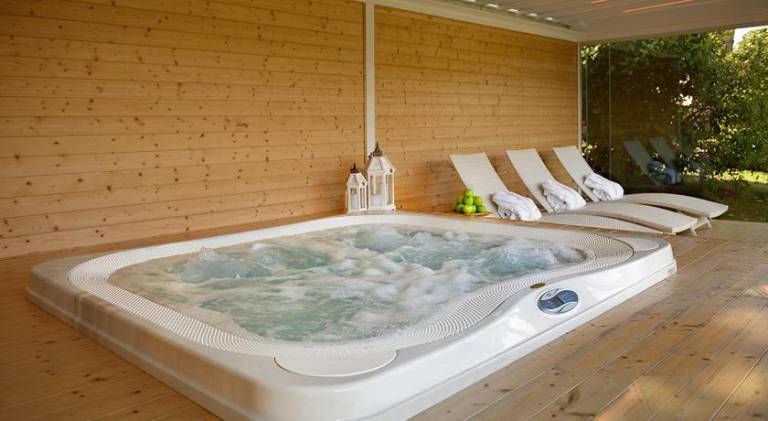 Vacation home with garden, jacuzzi & private pool | Perfect for remote work — photo 5