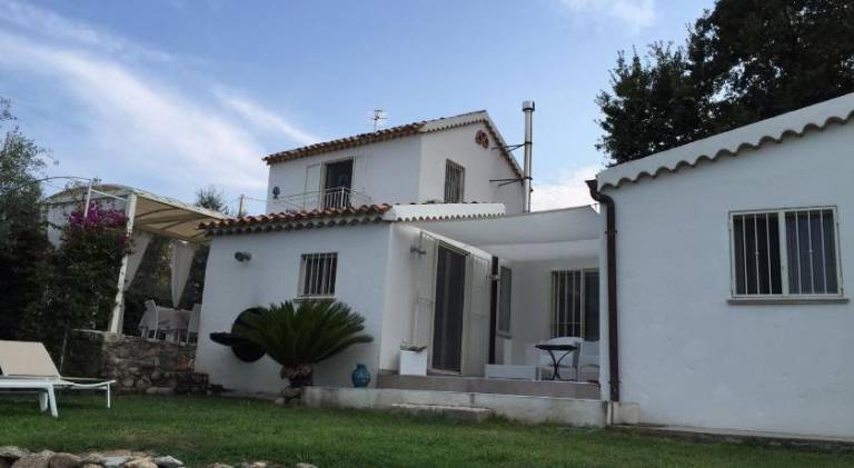 Fully equipped villa with private pool, patio & yard | Good for workation | Pets are welcome in Catanzaro