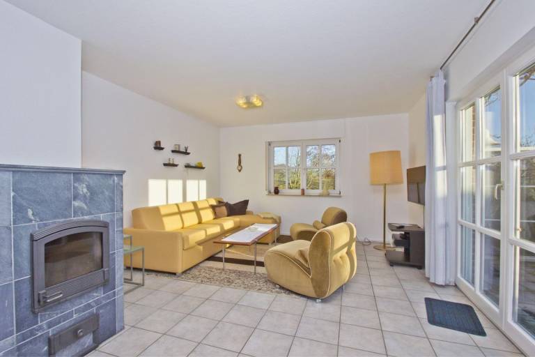 strandnahe Ferienwohnung mit schönem Garten - Ferienhaus Gisela — photo 4