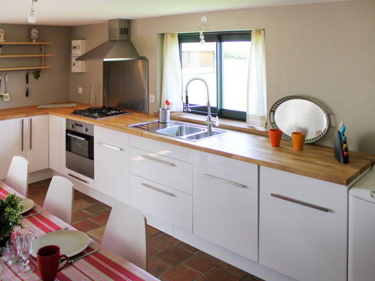 Fully equipped house with barbecue, heated pool & yard | Dogs allowed — photo 4
