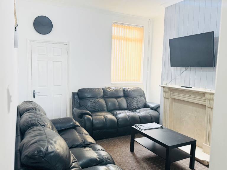 Weekend escape 4 Bedroom House in Stoke on Trent