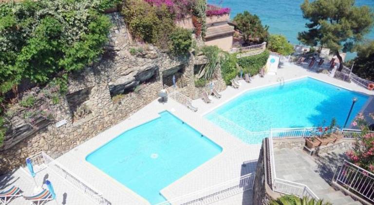 Vacation home with pool | Pets are welcome — photo 3