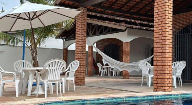 Vacation home with pool — photo 2