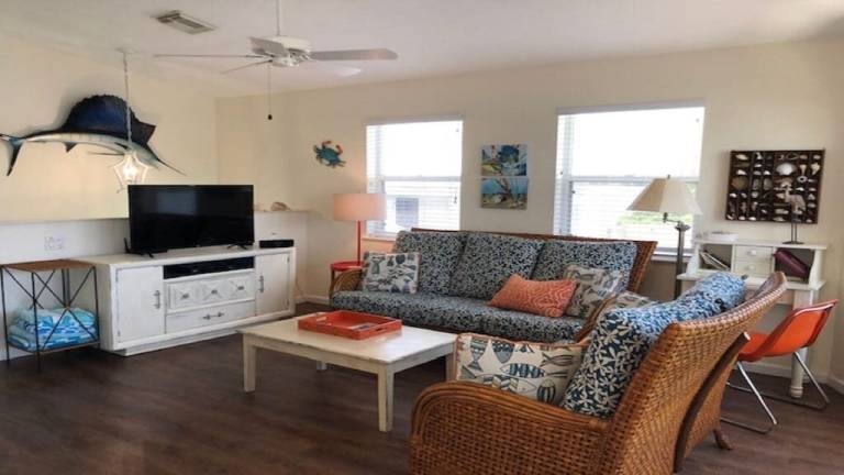 Charming House 3/2 on Waterway in Nettles Island Resort near Beach, Pools & Fun! — photo 4