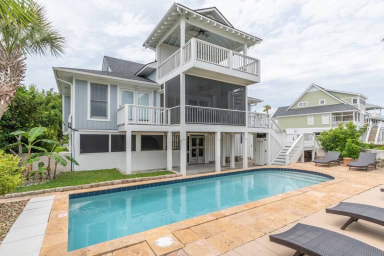 House  Harbor Island