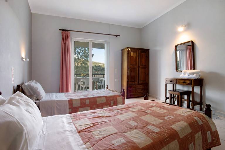 Holiday apartment with terrace, fast internet & yard | Garden view in Zakynthos