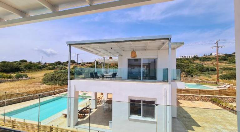Villa with hot tub, yard & patio — photo 5