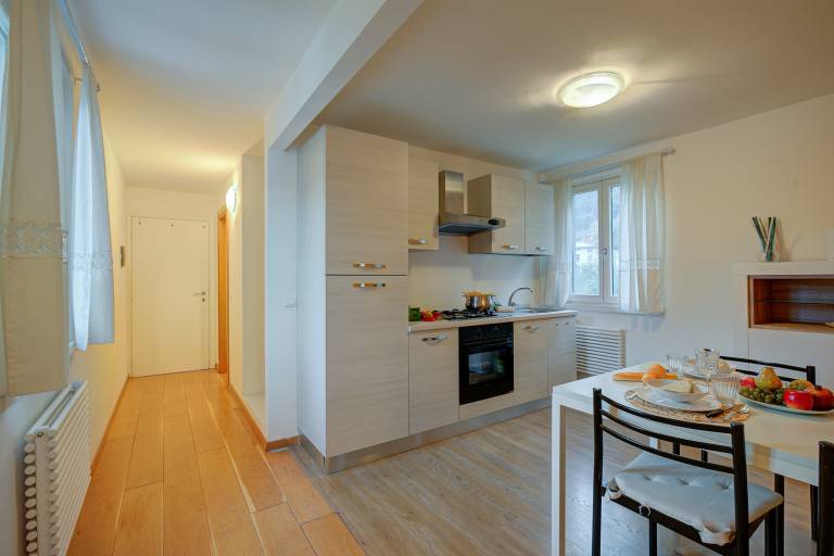 Rental apartment with yard & patio | Lake view — photo 3