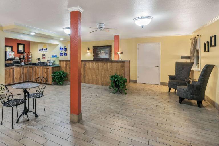 Days Inn by Wyndham Natchitoches — photo 3