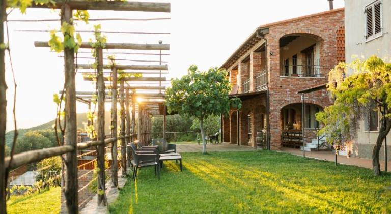 Lovely farm with pool, garden & terrace | Dogs allowed in Fosdinovo
