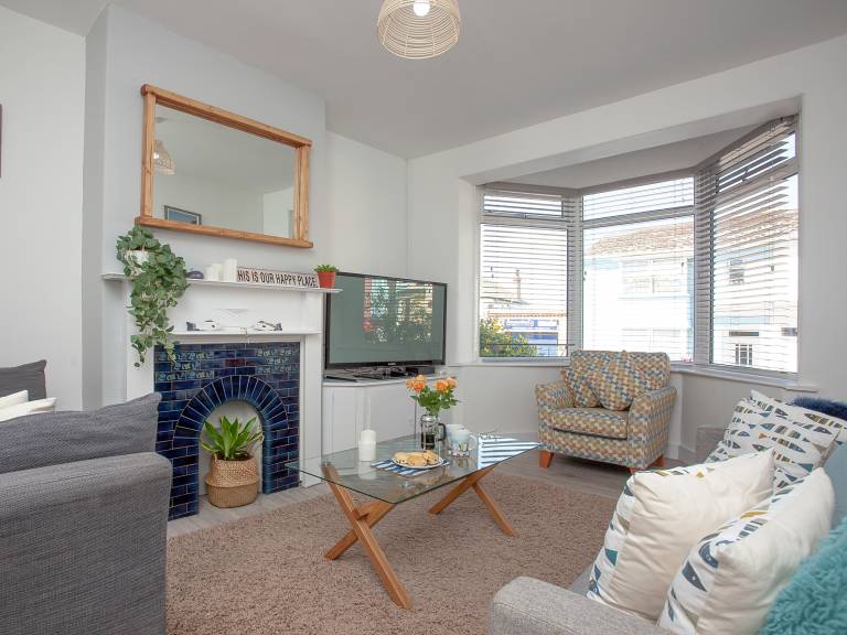 Family-oriented vacation home with barbeque, garden & jacuzzi | River view | Beach nearby | Pet-friendly — photo 2