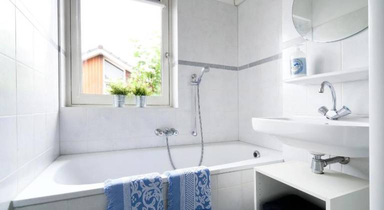 Lodge with 3 rooms for 6 persons in Uitgeest