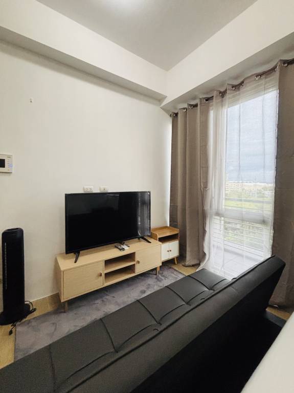 Dedicated room with pool | City view — photo 2
