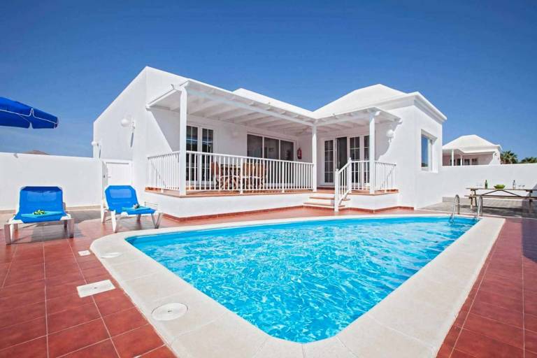 Villa Tías