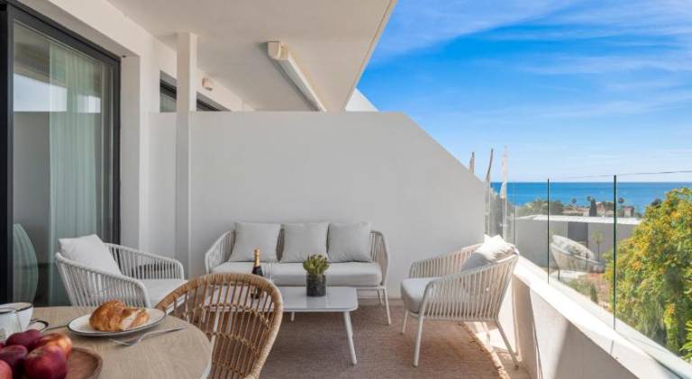Estepona Beach Getaway 2BR Apartment w Sea View — photo 4