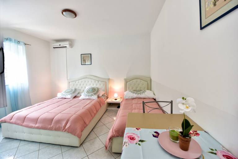 Apartma  Črvar