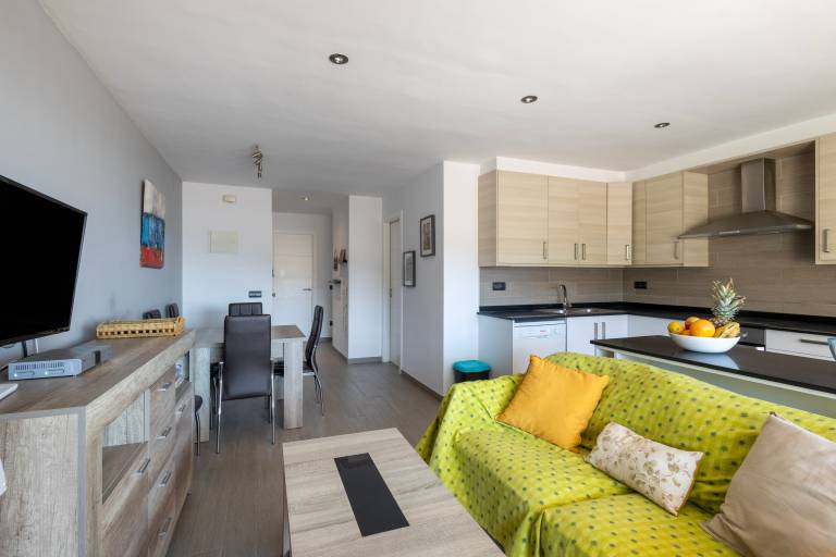 Fully equipped apartment with patio & fast internet | Sea view | Close to the beach | Pets are welcome — photo 4