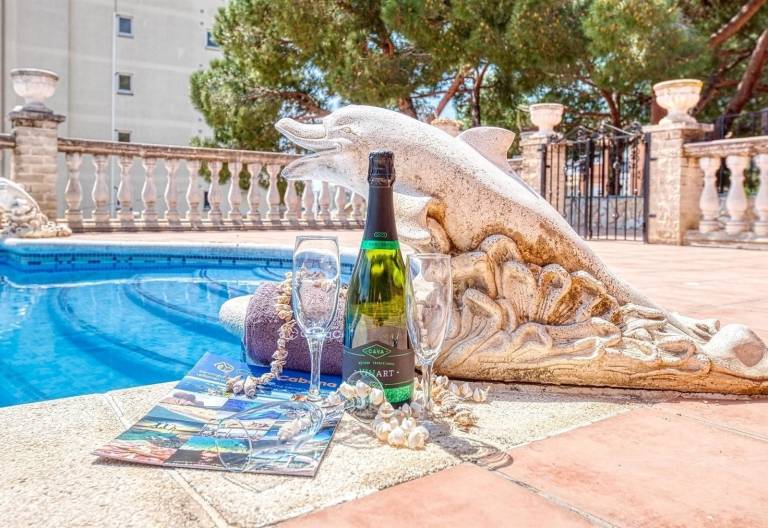 Villa with private pool, garden & grill | Garden view — photo 4