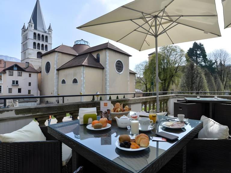 Serviced apartment with garden & patio | Good for workation in Annecy