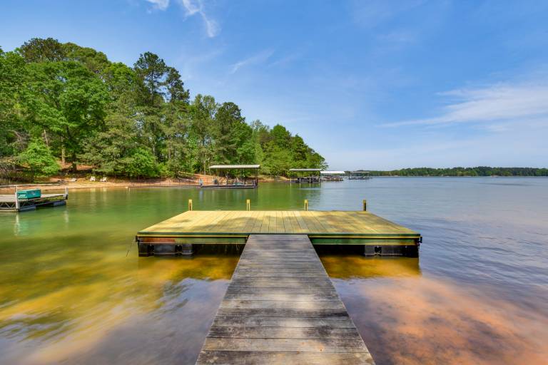 Waterfront Townville Home: Hot Tub & Lake Access! — photo 2