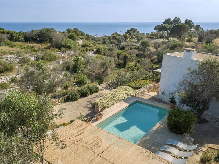 Vacation home with private pool, yard & grill — photo 3