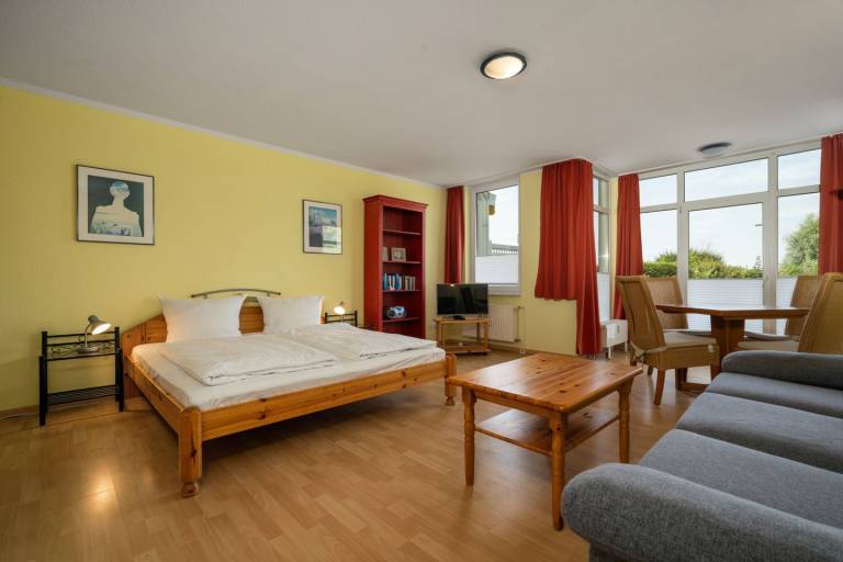 Ferienwohnung Abendsonne: Seegrundstück mit Blick auf die Müritz in Waren (Müritz)