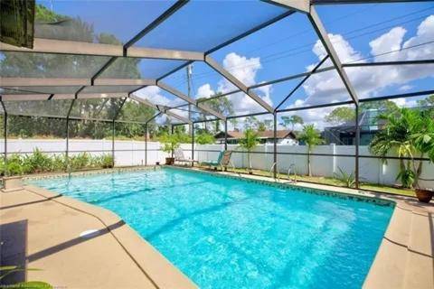 Blue Sky Pool House in Sebring, FL