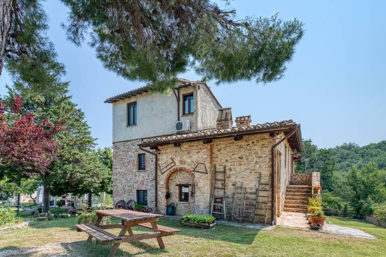 Farmhouse 'Casale Storico XVII Sec - Girasole' with Mountain View, Shared Pool and Wi-Fi — photo 2