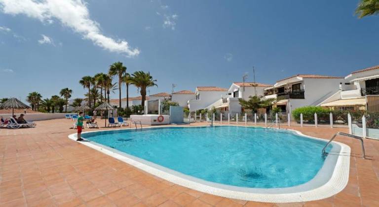 Apartment with barbeque, pool & patio in Santa Cruz de Tenerife