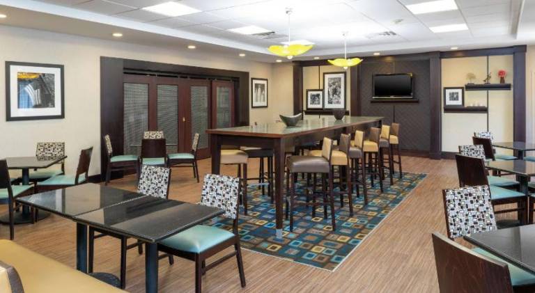 Hampton Inn & Suites Cleveland-Airport/Middleburg Heights — photo 5