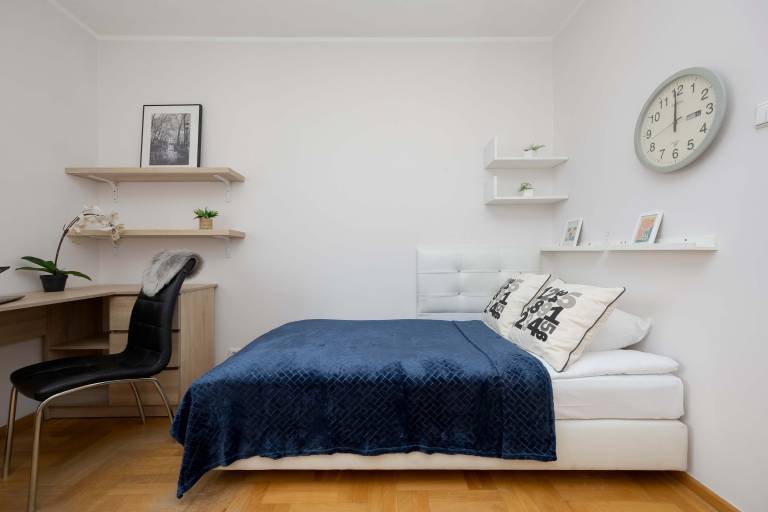 Apartment with fast internet | Next to Próżna Street — photo 2