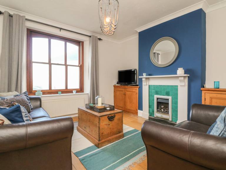 Cottage with yard & terrace | Beach view — photo 4
