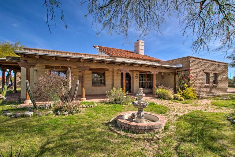 Pet Friendly Cave Creek Villa w Backyard Oasis