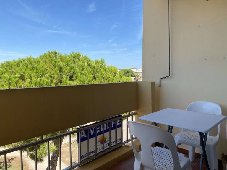 Top Floor T1 Apartment with Balcony, A/C, and Internet – Balaruc-les-Bains in Balaruc-les-Bains