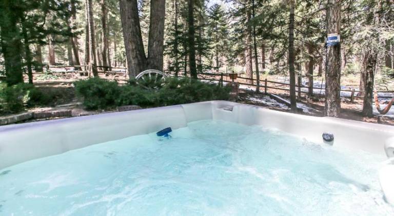 Cornerstone Cabin -Fun and cozy home with a hot tub that backs to the National Forest! — photo 3