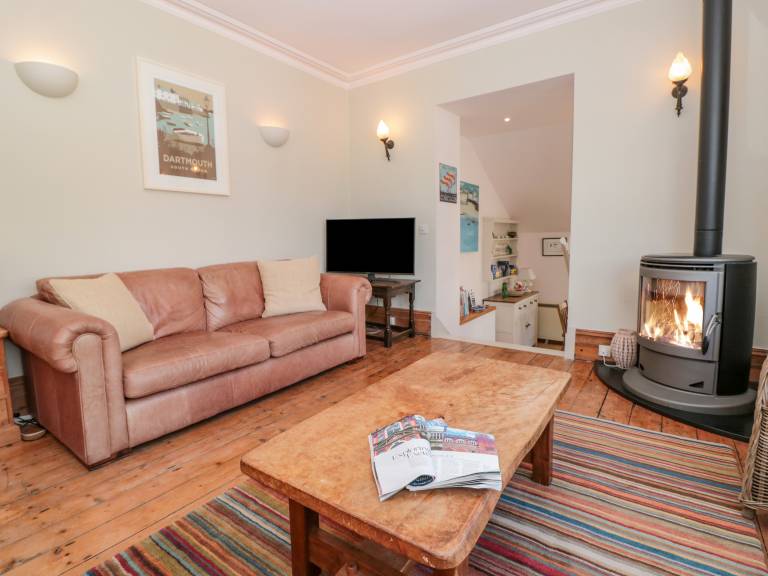 Child-friendly beautiful cottage with patio & yard | Beach view | Pets are welcome — photo 2