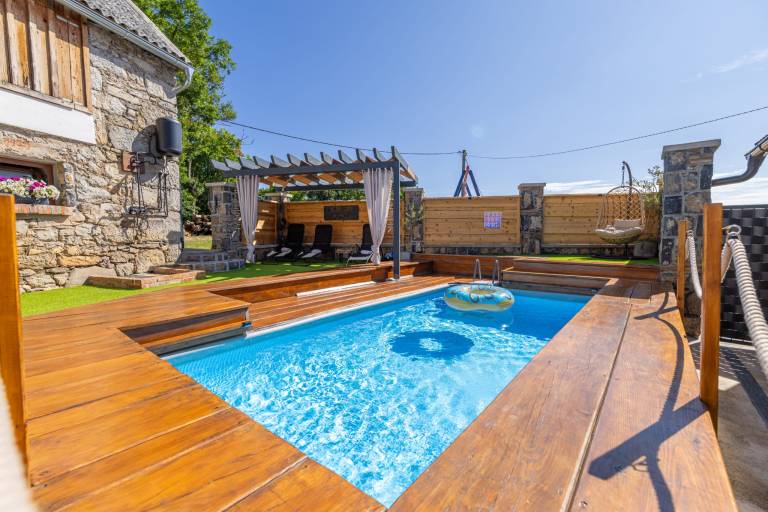 Fully equipped charming vacation home with pool & grill | Pets are welcome in Senj